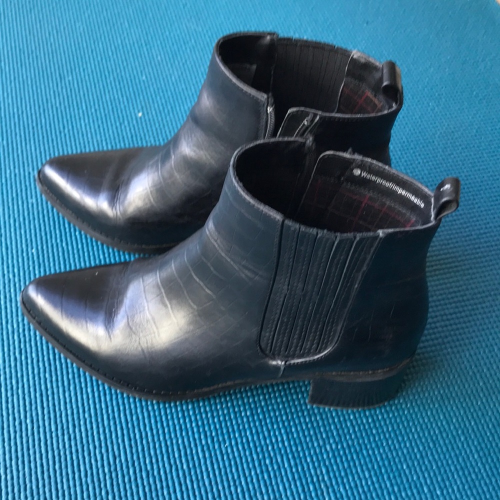 Blondo Elvina Black Leather Waterproof Ankle Boots Size 9.5 but run small